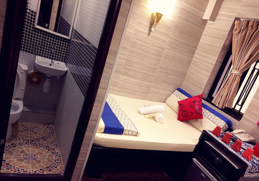 Dhillon Hotel 15/59