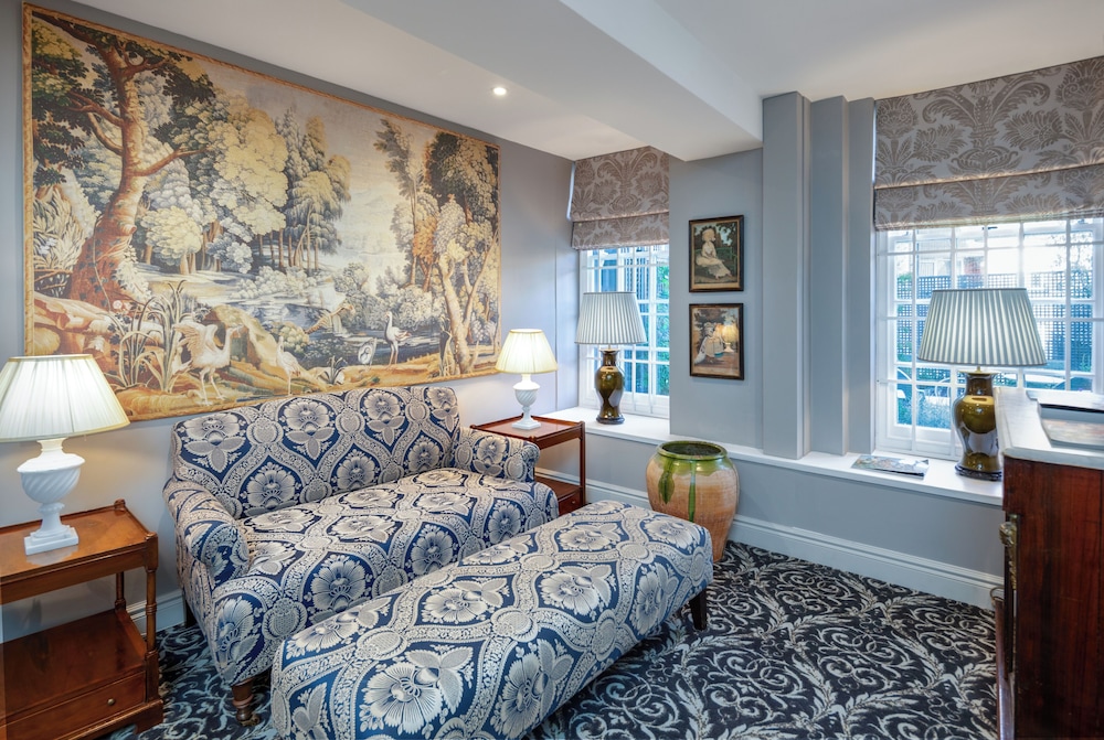 No 30 Knightsbridge 42/53