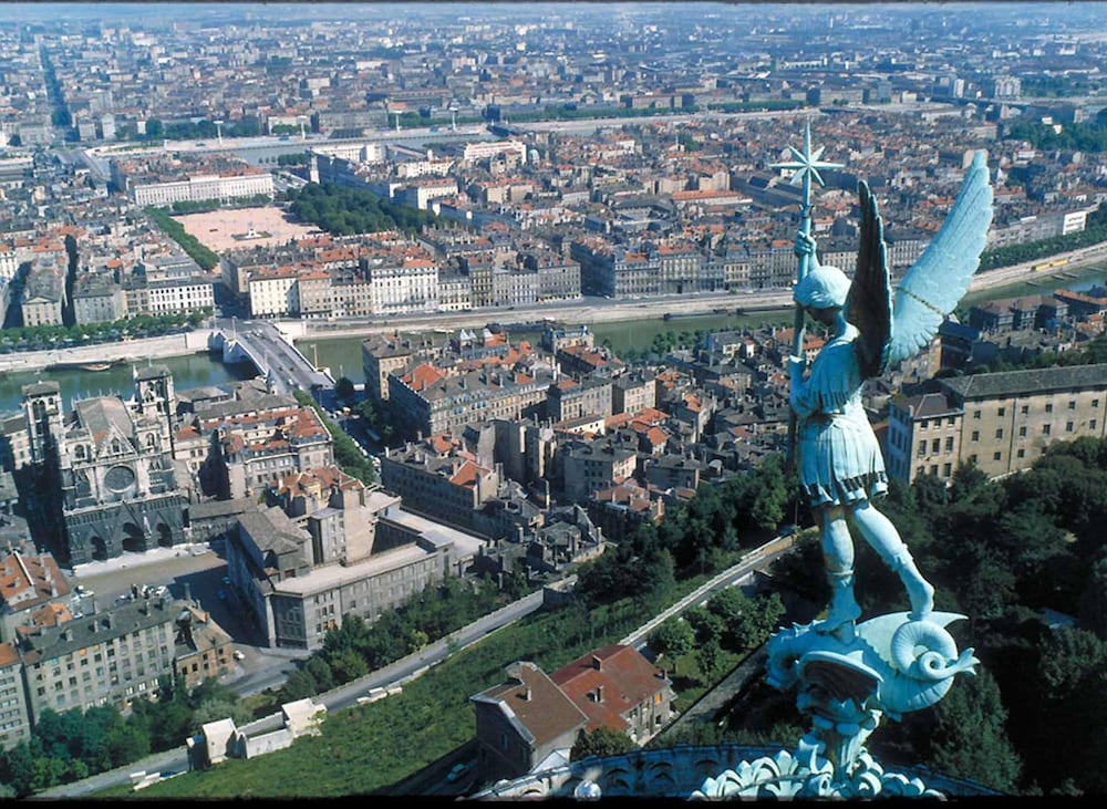 Mercure Centre Parc de la Tete d'Or 45/50