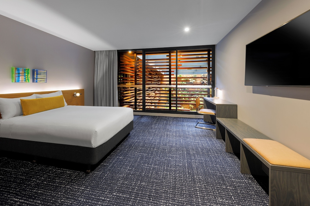 Lyf, Suite, Queen Bed