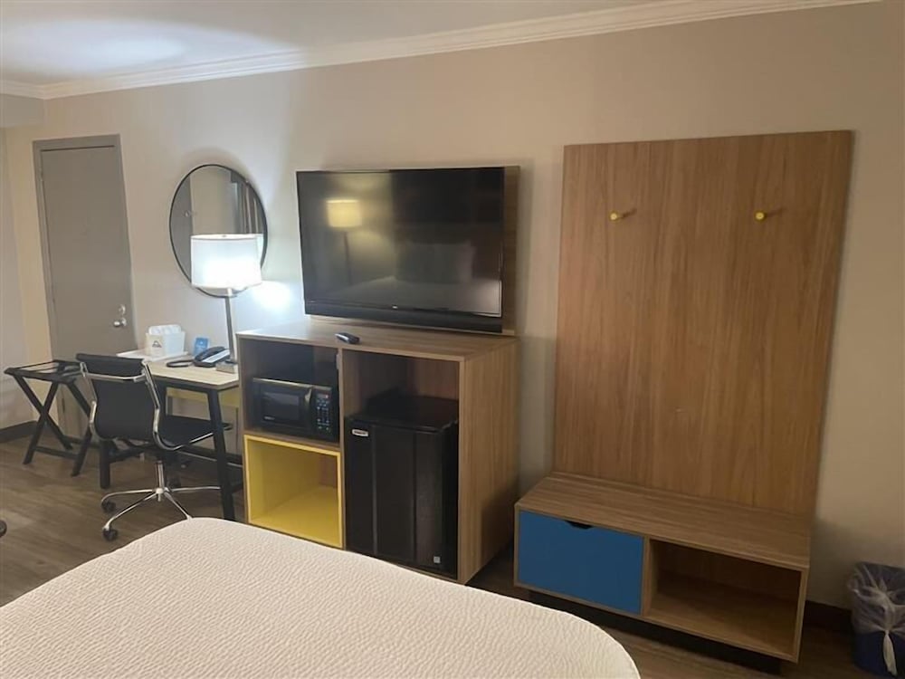 Days Inn by Wyndham Wilmington Brandywine 31/33