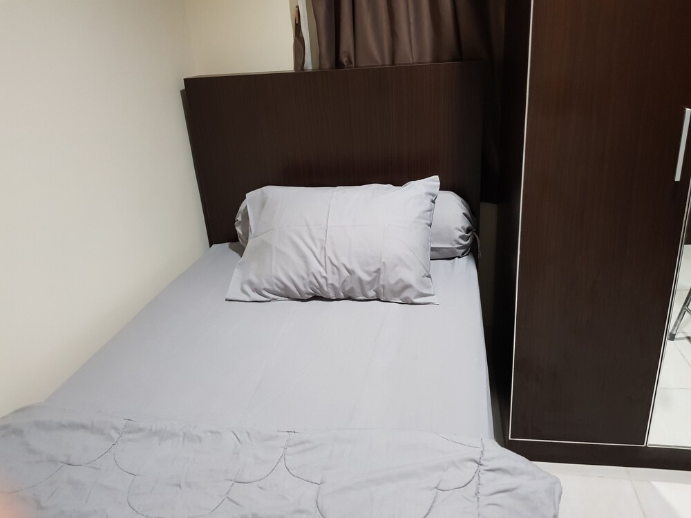 Aloha Guest House - 1 Male Only by ZUZU 4/15