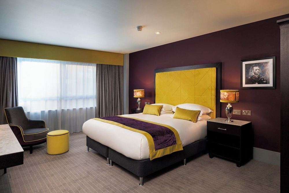 CLUB, DOUBLE BED