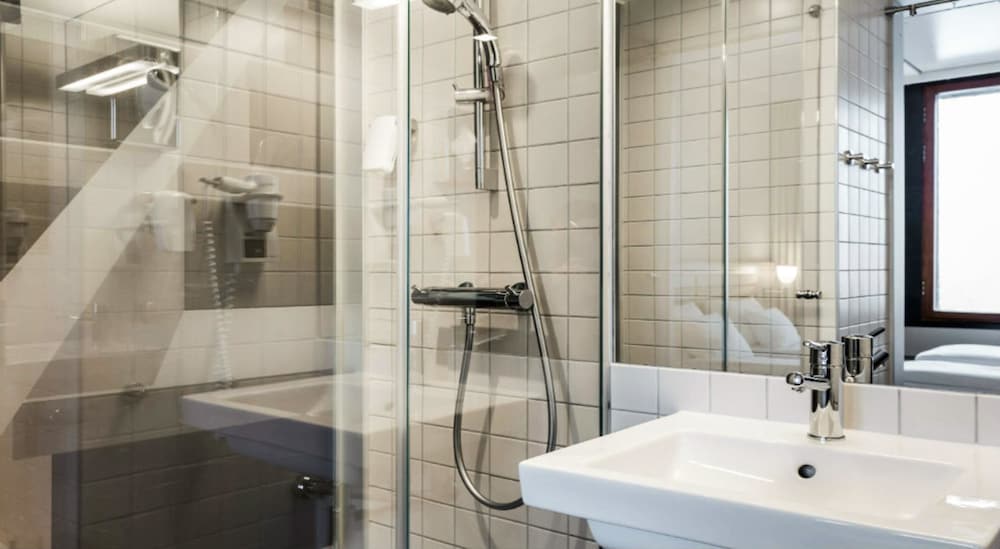 Quality Hotel 33 10/55