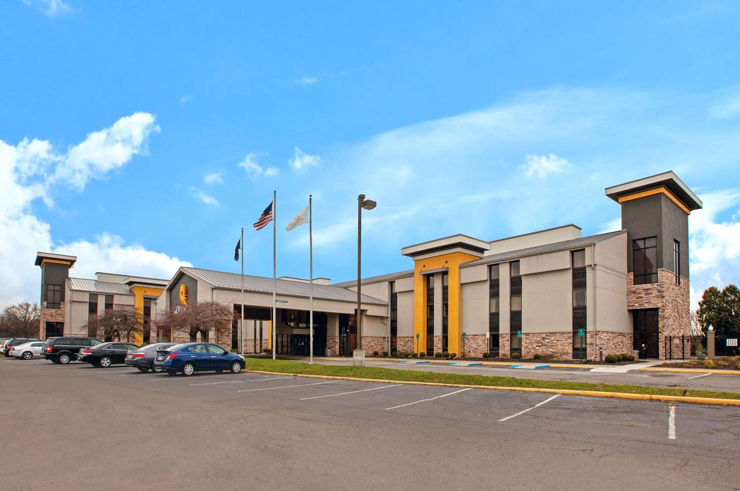 La Quinta Inn & Suites by Wyndham Detroit Metro Airport 51/55