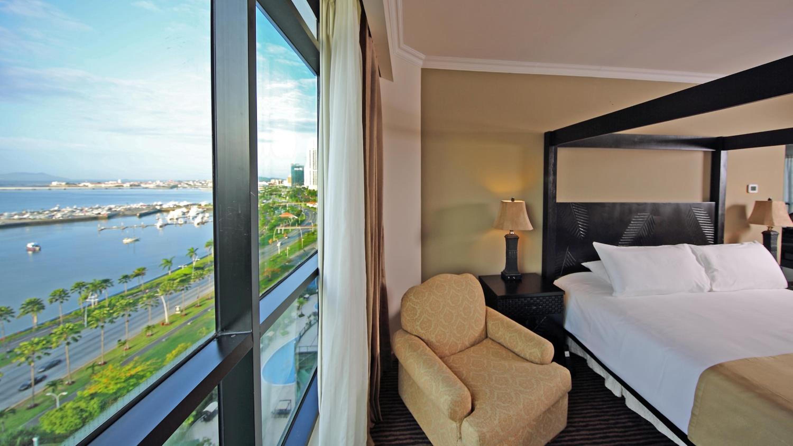 1 Bedroom, Suite, Ocean View, Dining Area, Club Lounge Access