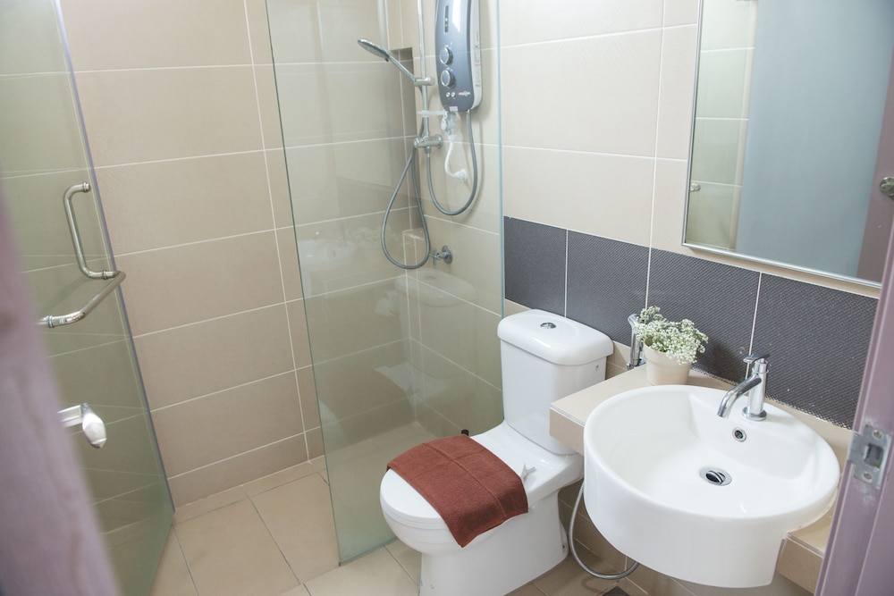 One Amerin Mall & Suites 46/50