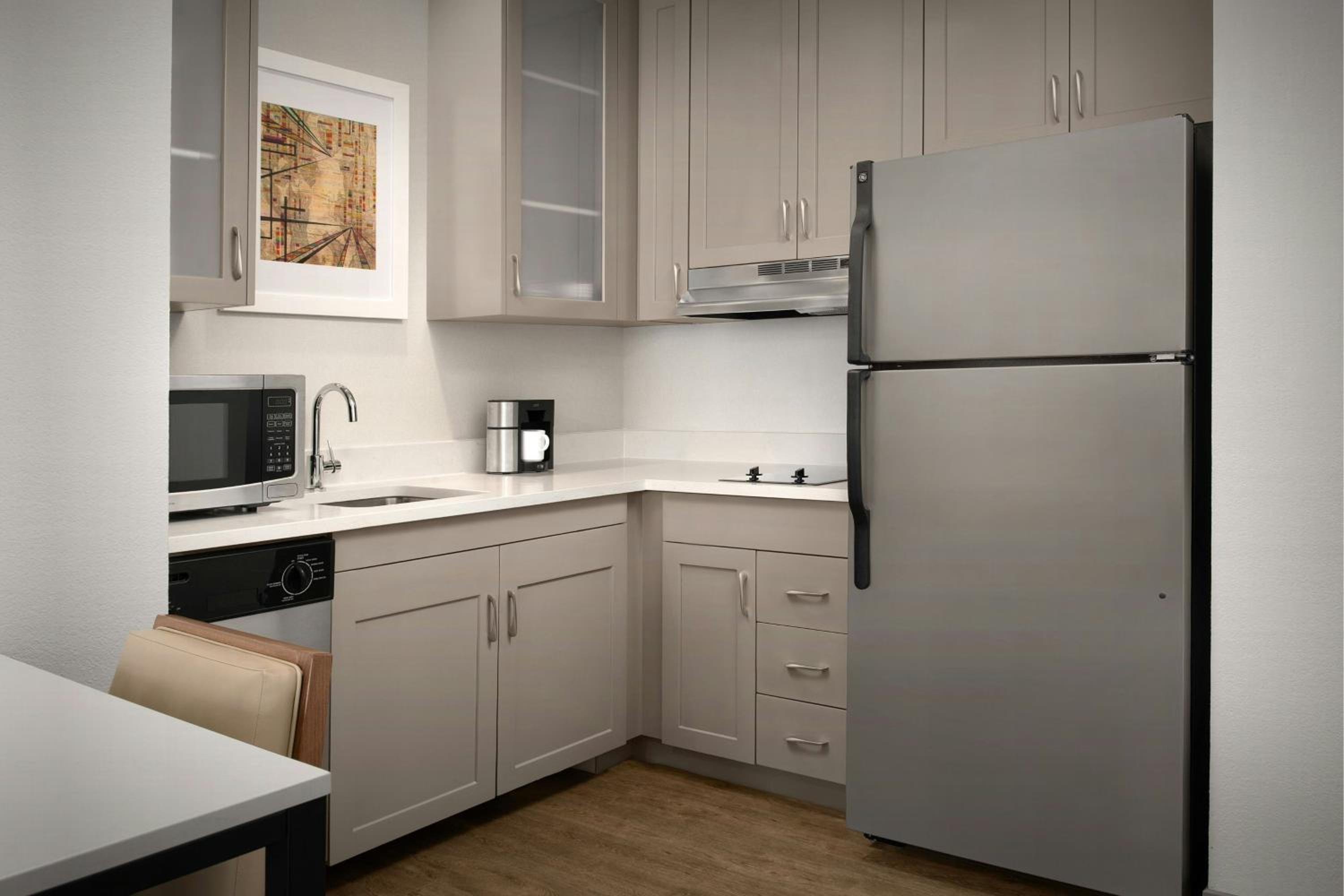 استوديو كبير بسرير كينج بإطلالة مع أريكة، Residence Inn by Marriott Bellevue Downtown 4/4