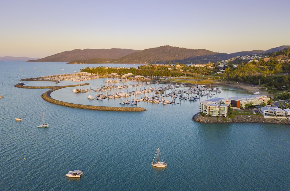 Peninsula Airlie Beach 46/50