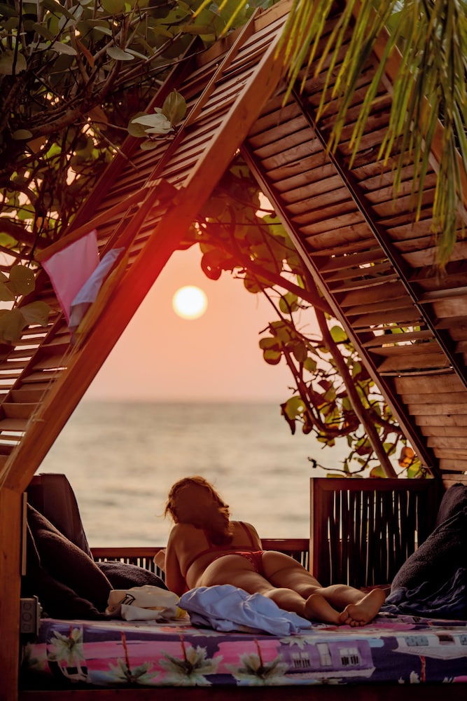 Blue Apple Beach Hotel 46/50