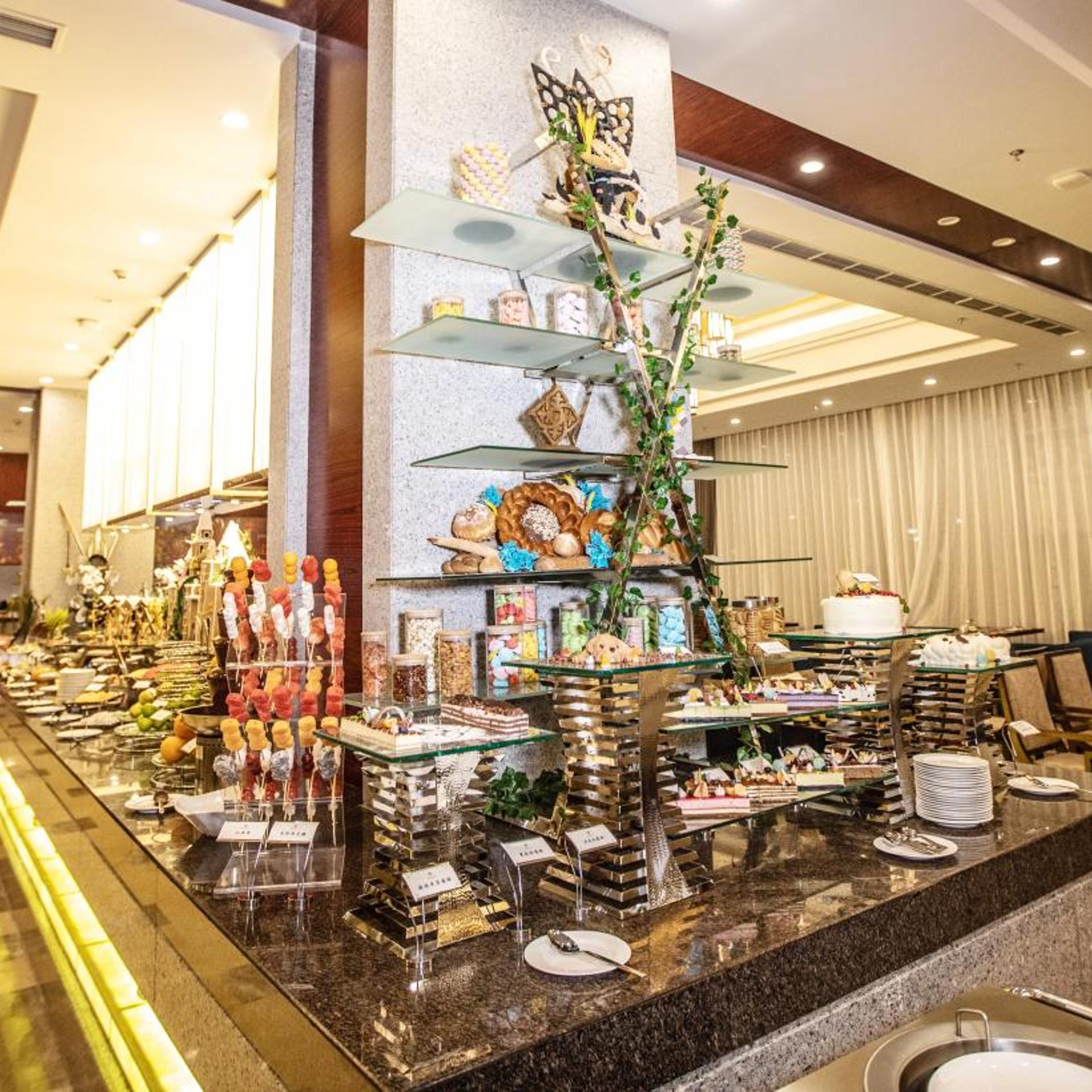 Binhai Jinling International Hotel 10/62