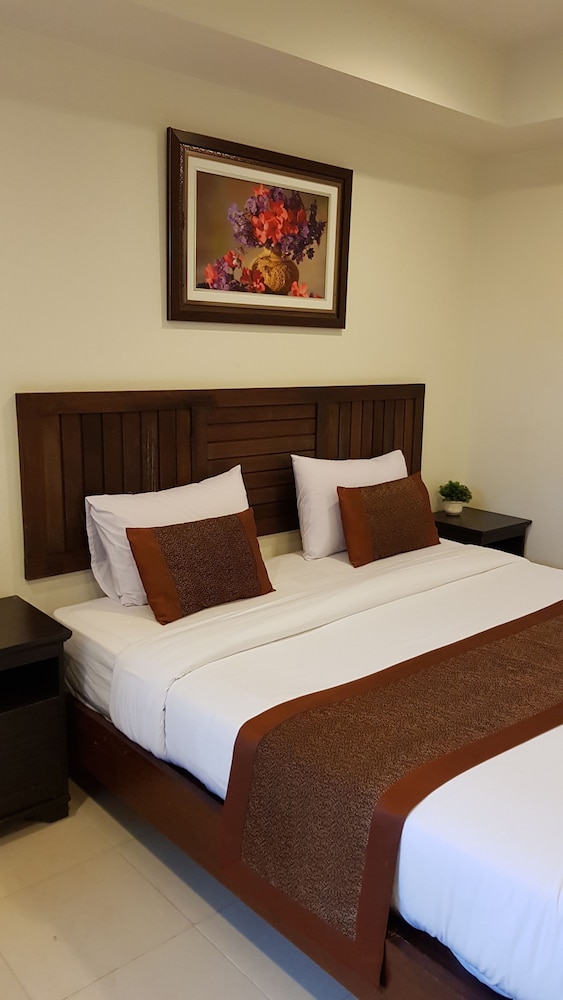 DELUXE, DOUBLE BED