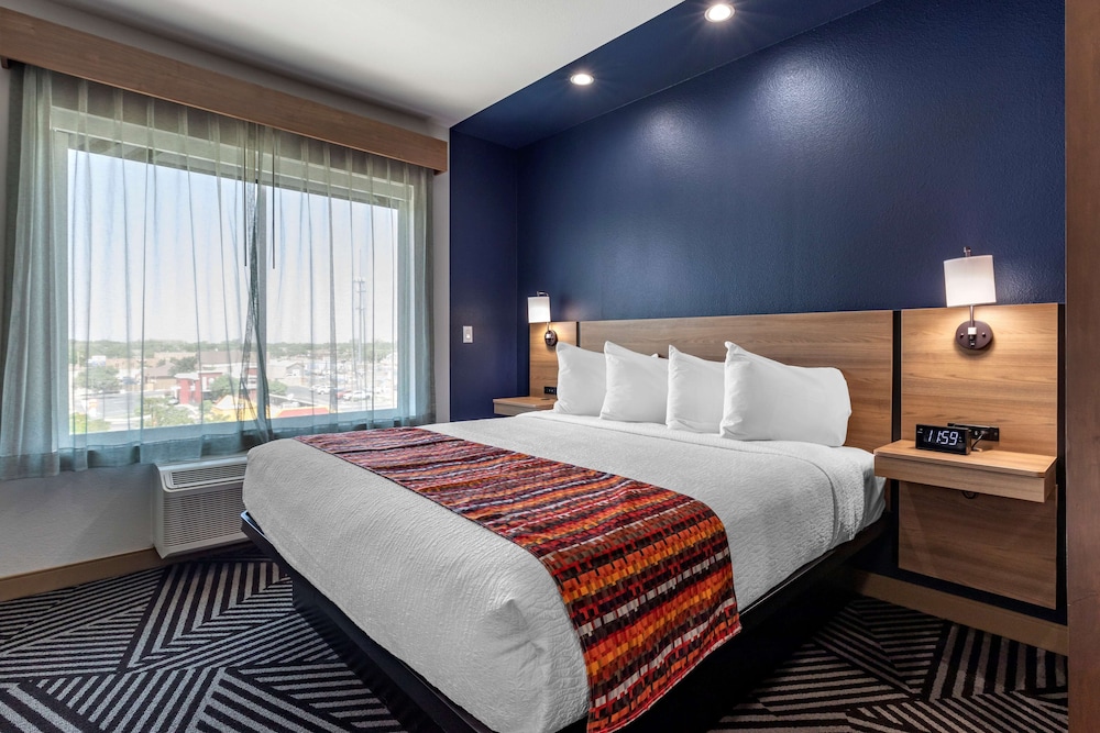SUITE, KING BED, SOFA