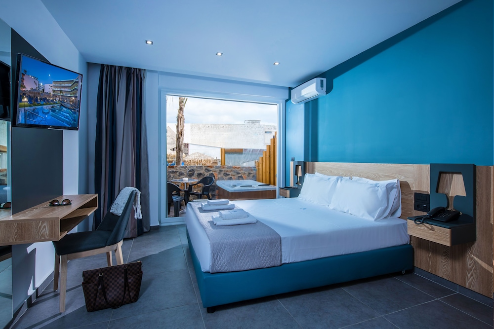 Superior, 1 King and 1 Single Beds, Outdoor Jetted Tub، Enorme Infinity Beach 4/9