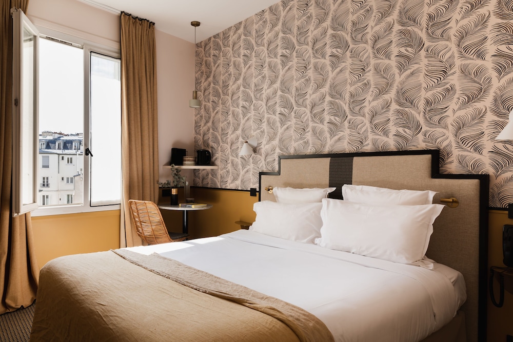 MANGO, SUPERIOR, DOUBLE OR TWIN BED, CITY VIEW