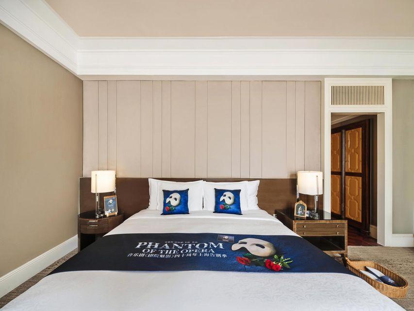Theme, King Bed