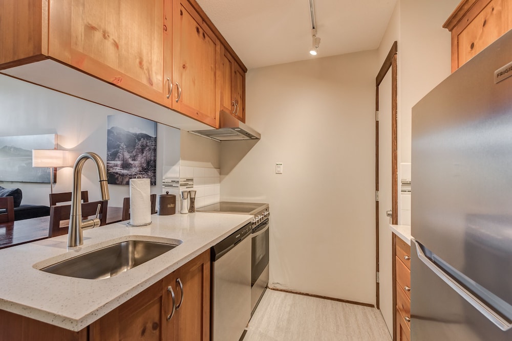 Blackcomb Springs Suites by CLIQUE 70/70