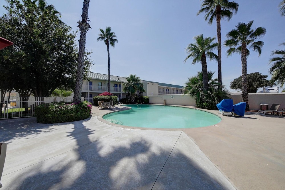 Motel6 Laredo, TX - North I-35 45/55