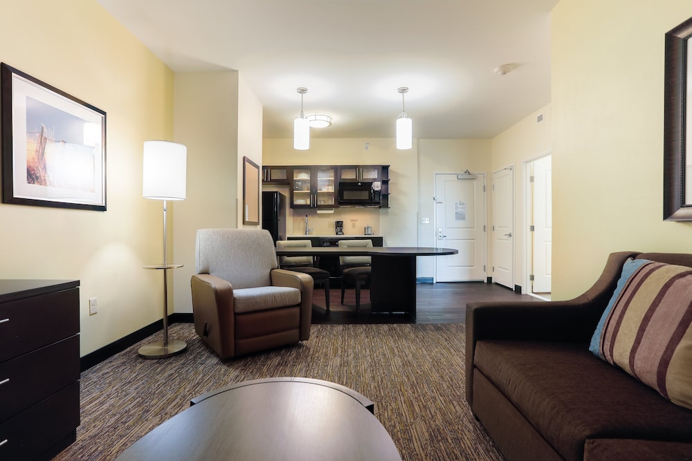 CANDLEWOOD SUITES LENEXA - OVERLAND PARK AREA 44/69