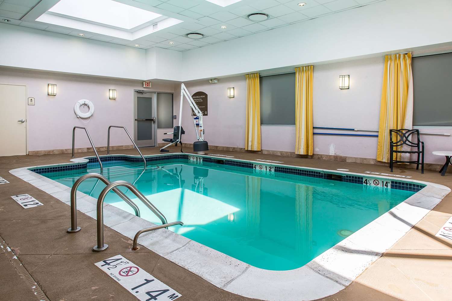 Hamden Hotel & Suites 18/26