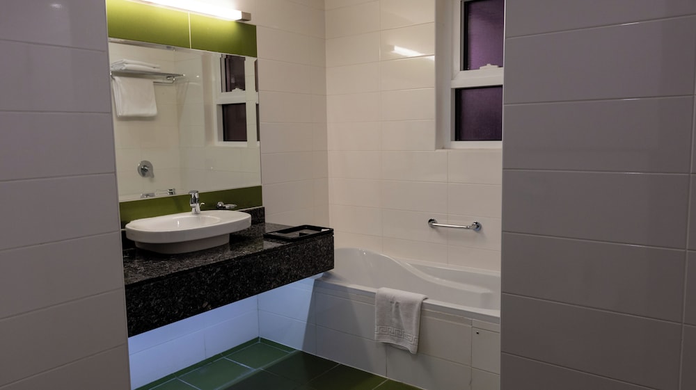 S Hotel Bahrain 49/50