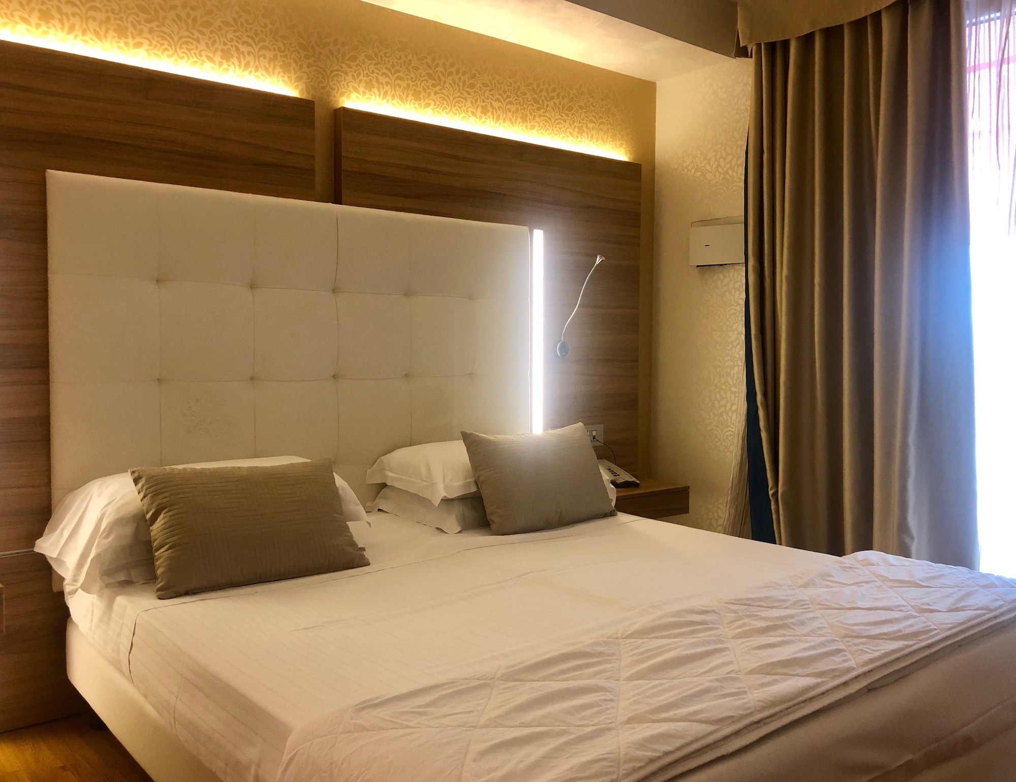 CLASSIC, DOUBLE BED