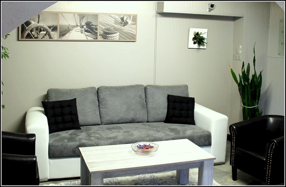 HOTEL LE BOURGOGNE 30/50