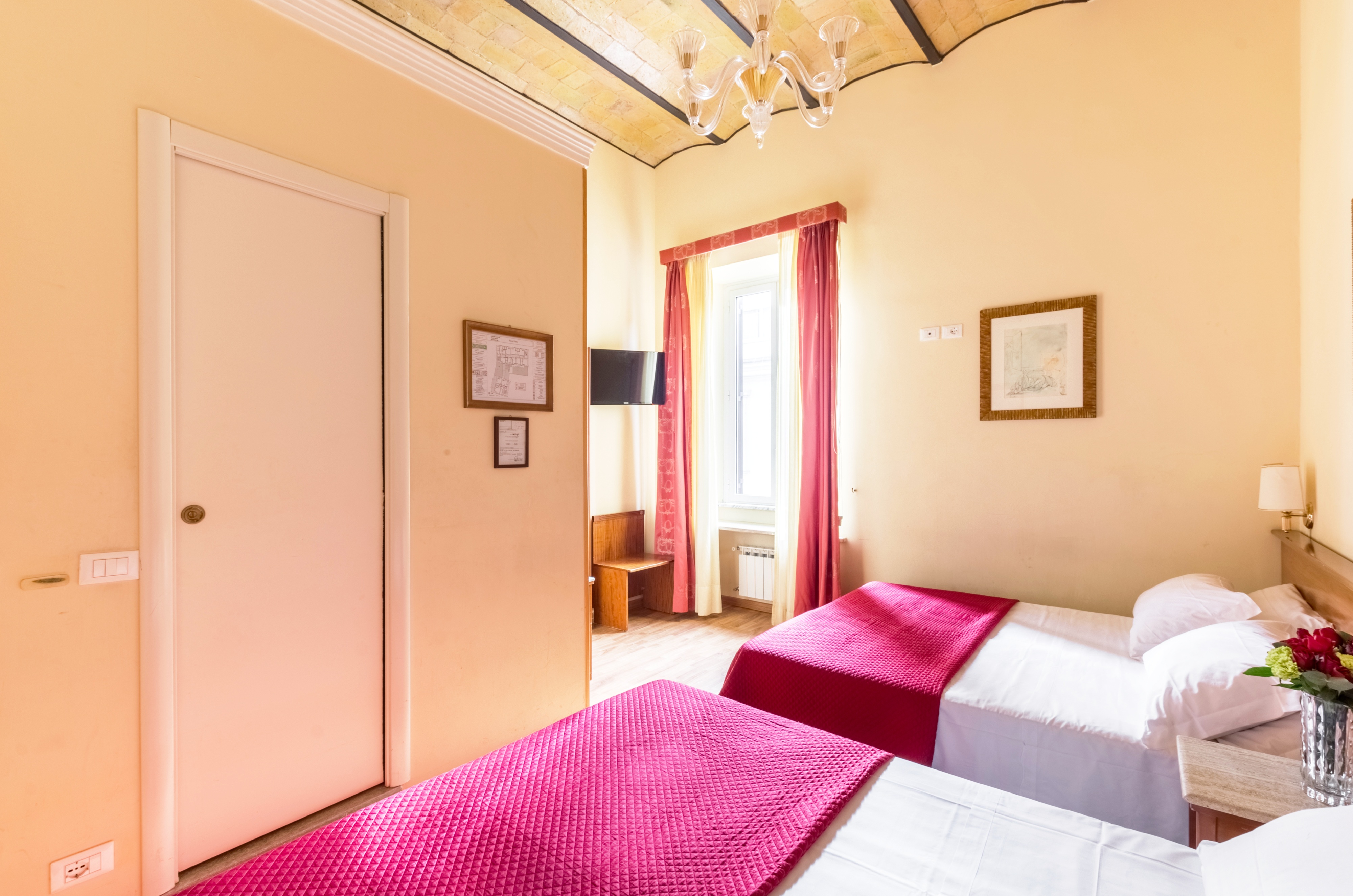 ROOM, QUADRUPLE