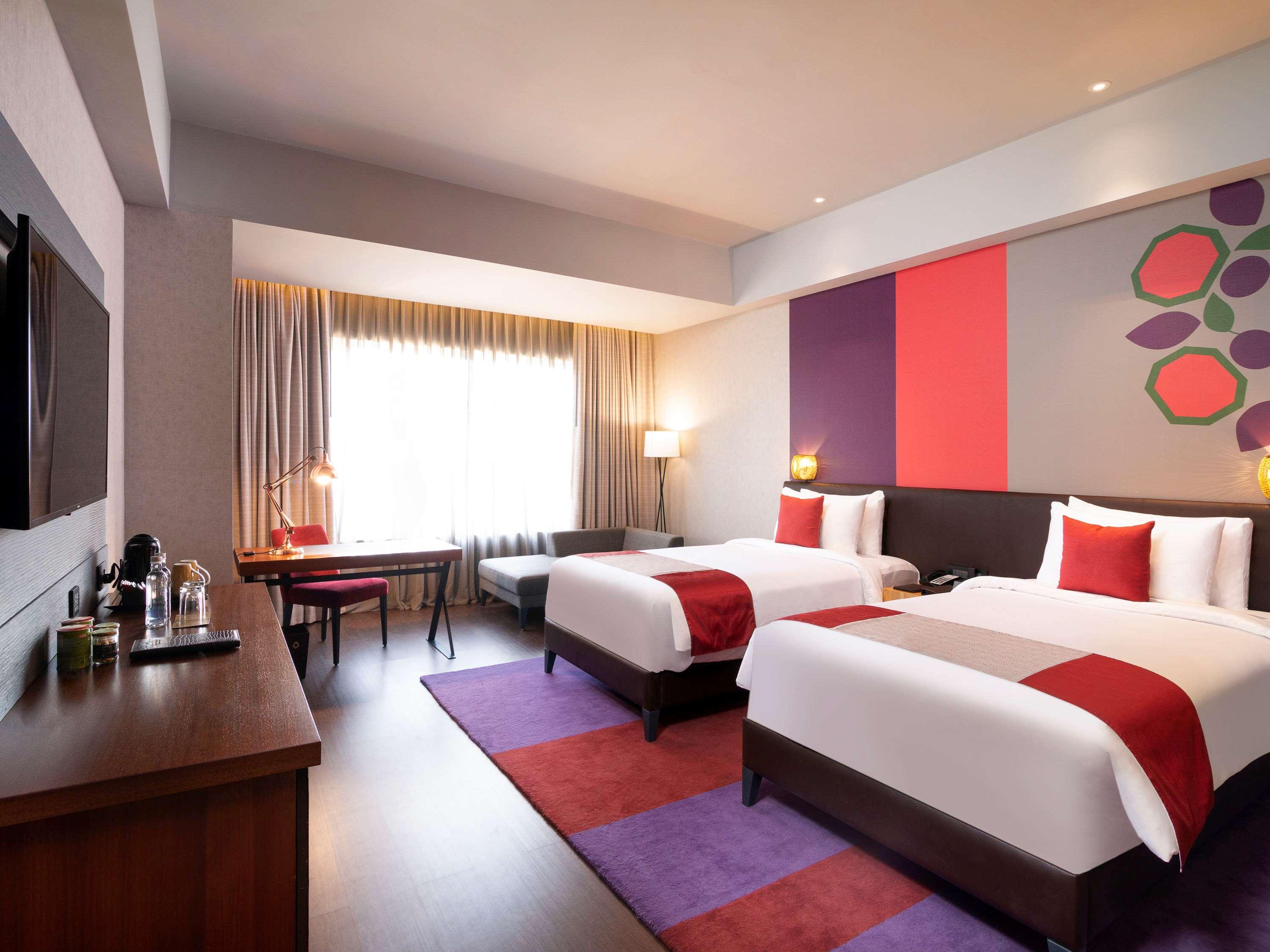 EXECUTIVE, TWIN BEDS