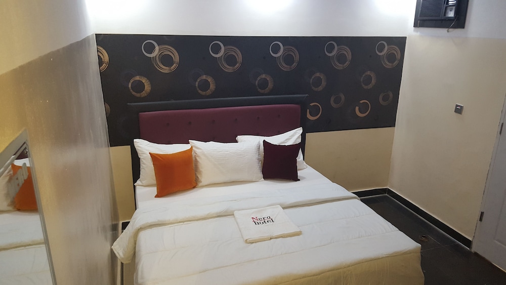 Nero Hotel 6/12