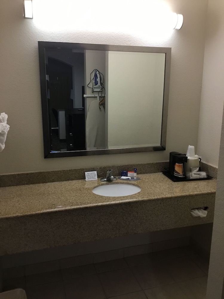 Regency Inn & Suites Baytown 50/62