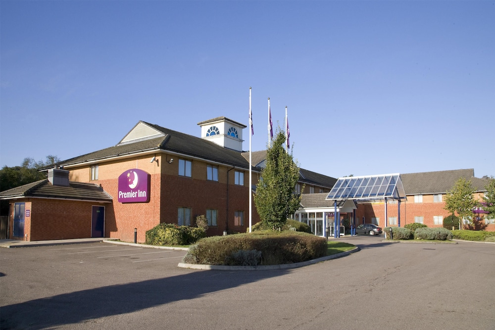 Premier Inn Luton South (M1, J9) 23/28