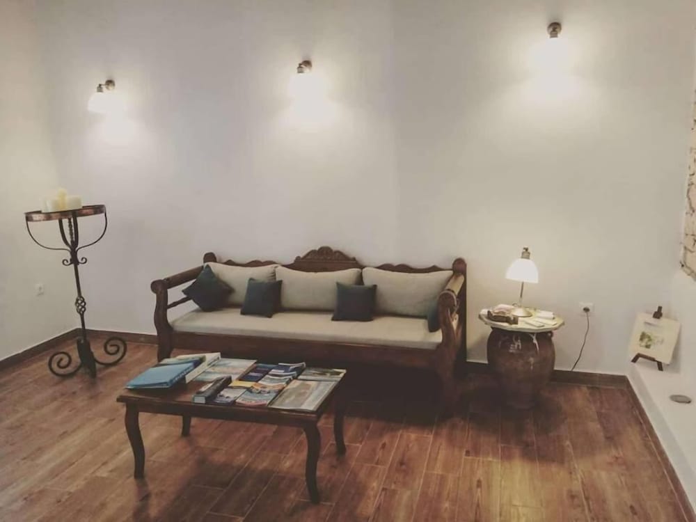 Pnoi Hotel 33/49