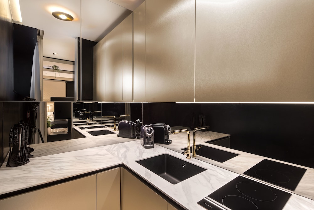 All Suites Hotel Posh 52/65