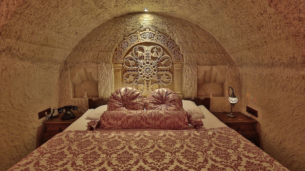 Phocas Cave Suites 35/71