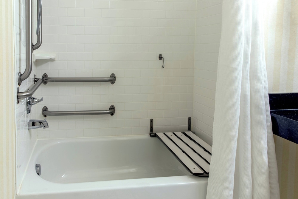 غرفة بسرير كينج لذوي الإعاقة، Fairfield Inn Suites By Marriott Canton 6/7