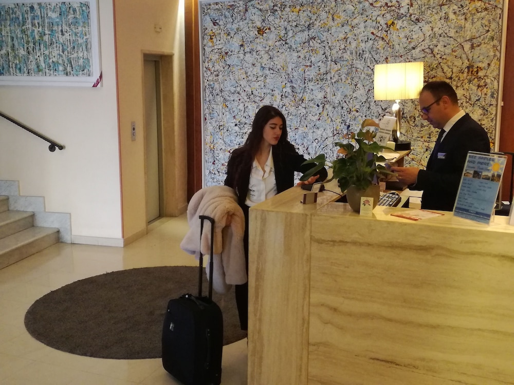 Hotel Nuvo 7/50