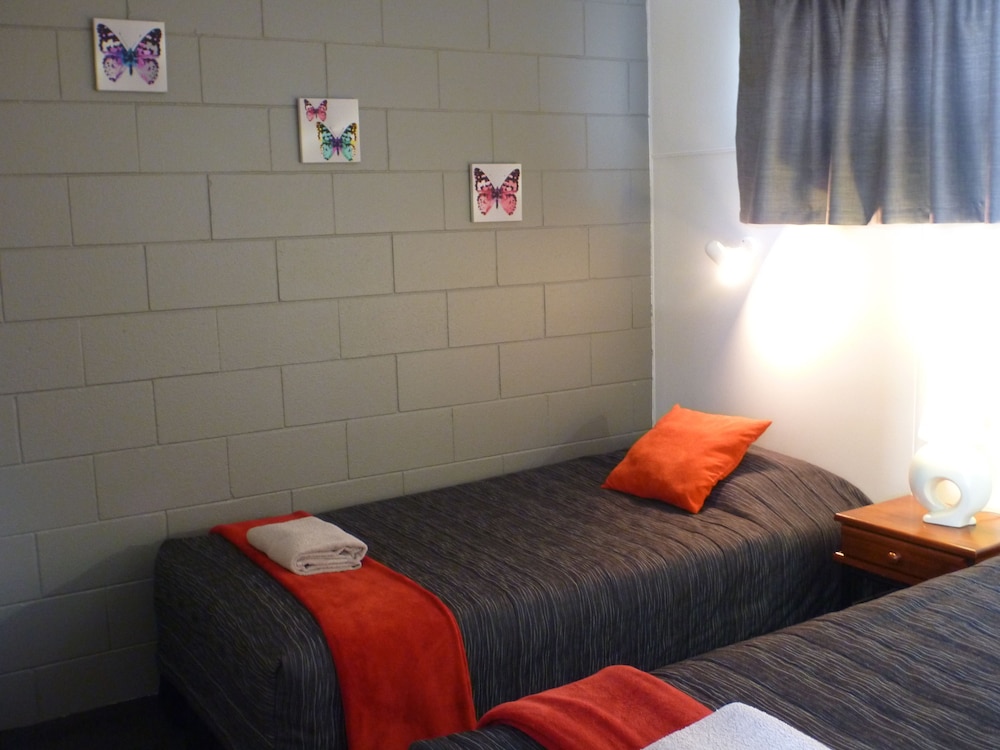 Fernleaf Motel 6/35