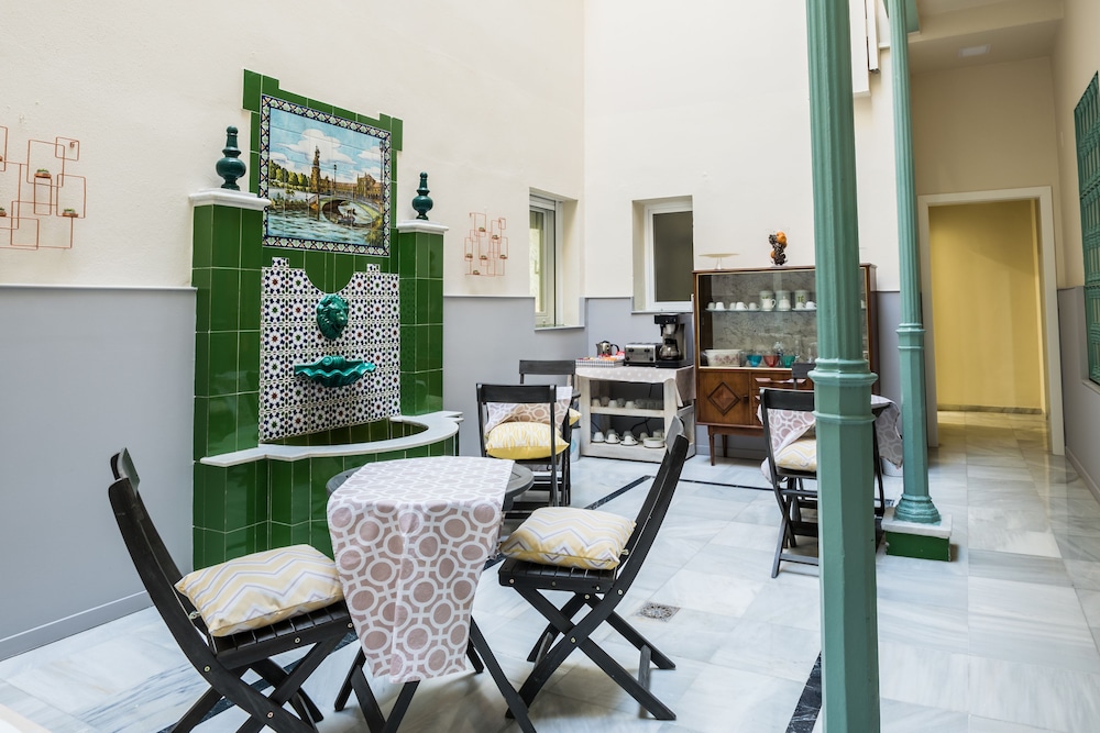 Hostal Jardin De La Alameda 39/50