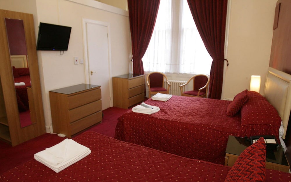 CLIFTON HOTEL 15/43