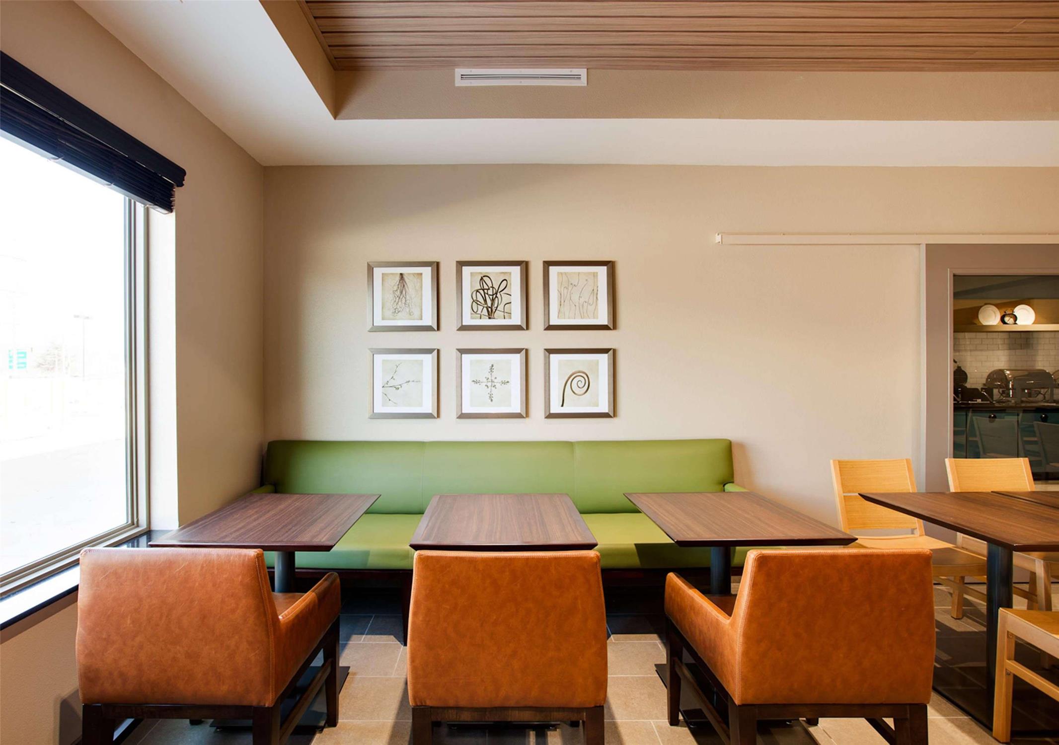 Country Inn & Suites by Radisson, Springfield Southeast 6/7