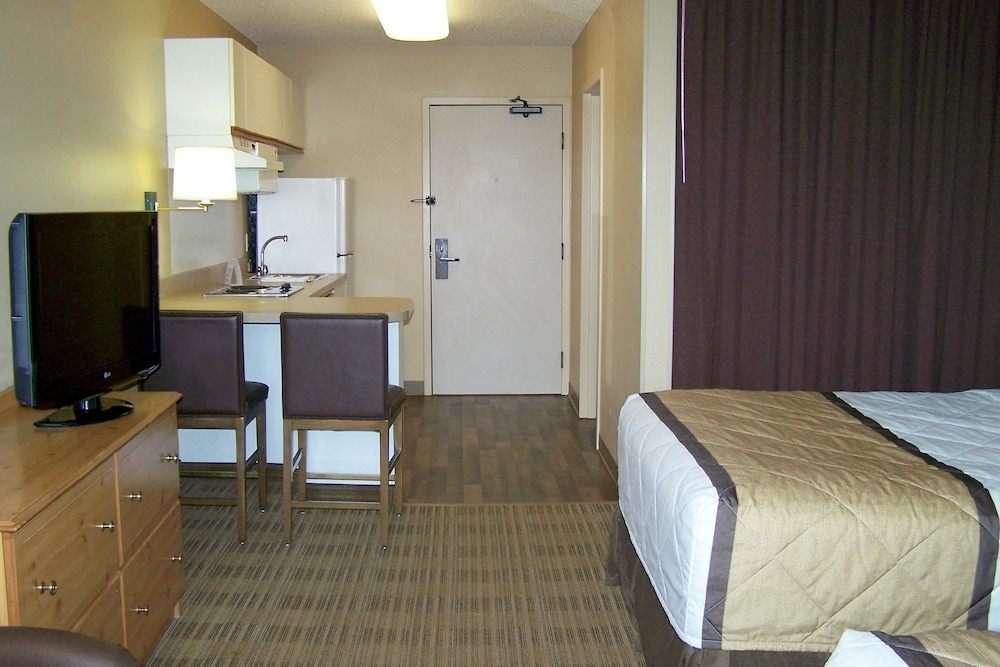 Extended Stay America Select Suites Orlando Southpark 17/56