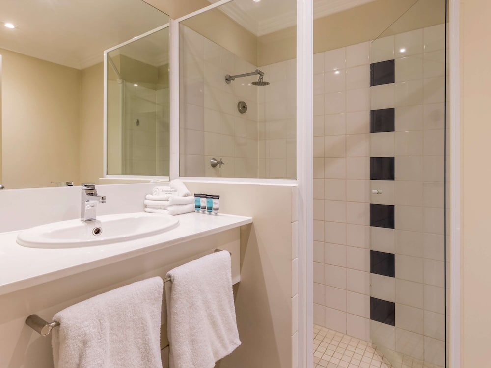Mercure Brisbane Garden City 67/67