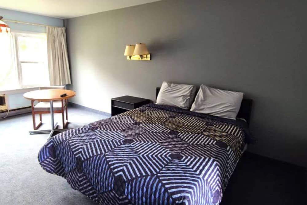 Capital O Swan Inn Comstock Park 23/57