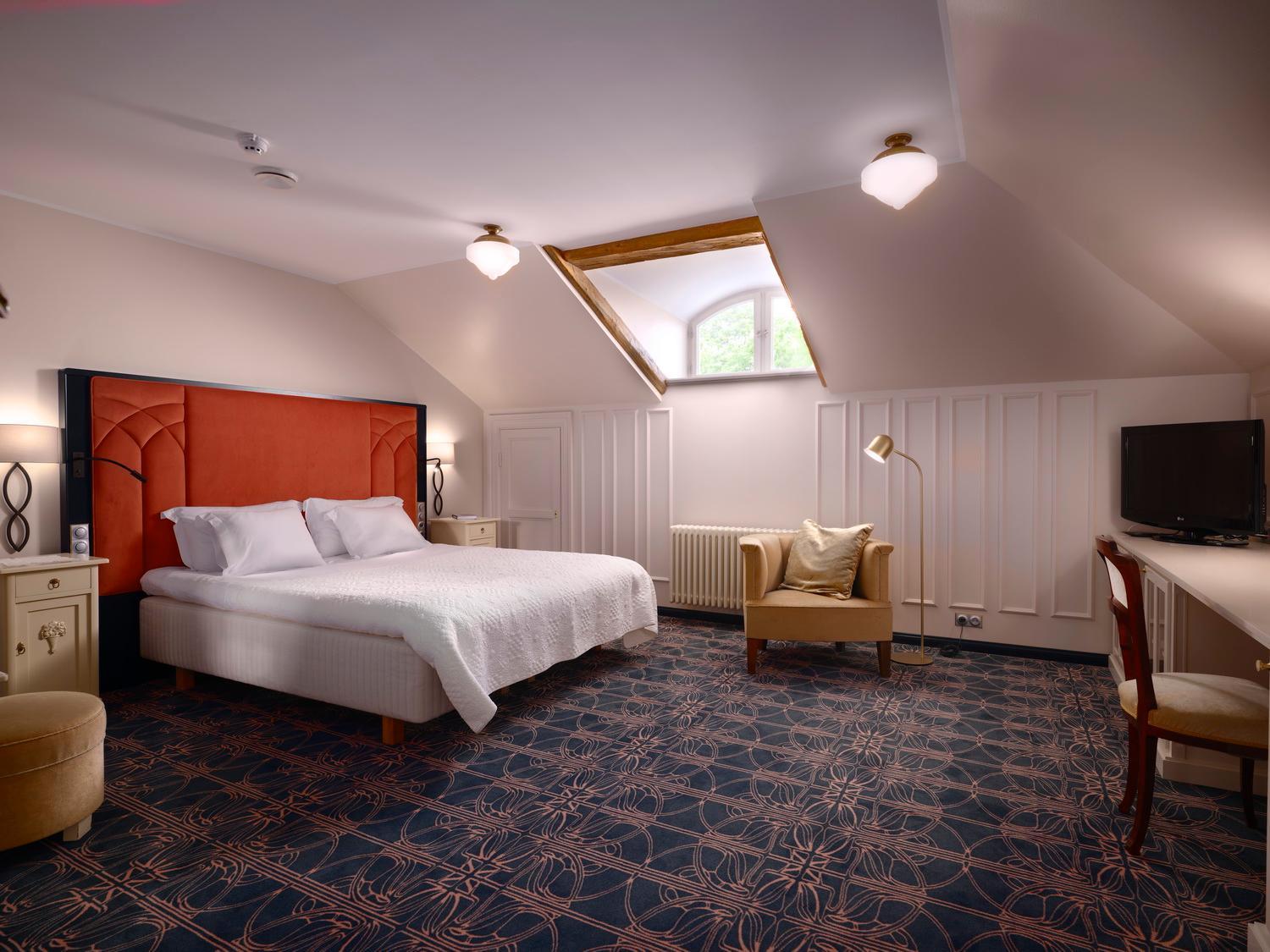 Sky, Double or Twin Bed, Parlor