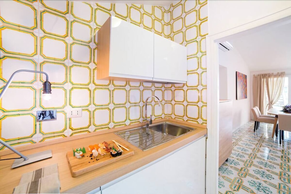 Grand Master Suites 64/74