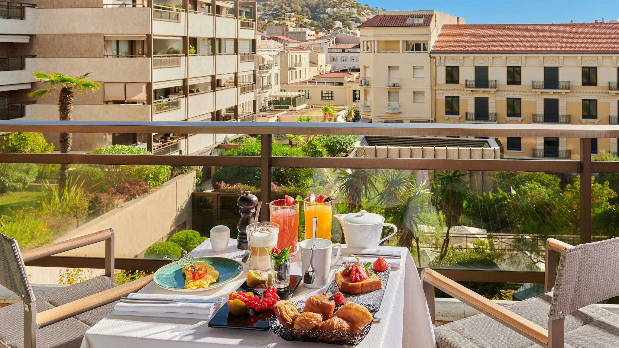 Hotel Barriere Le Gray D Albion Cannes 65/75