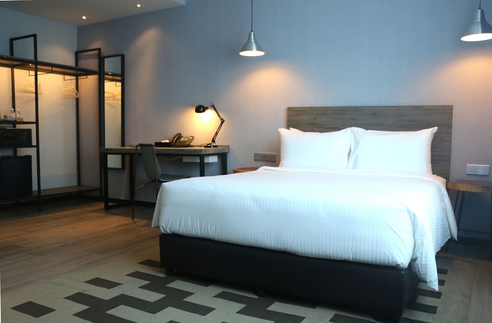 DELUXE, DOUBLE BED