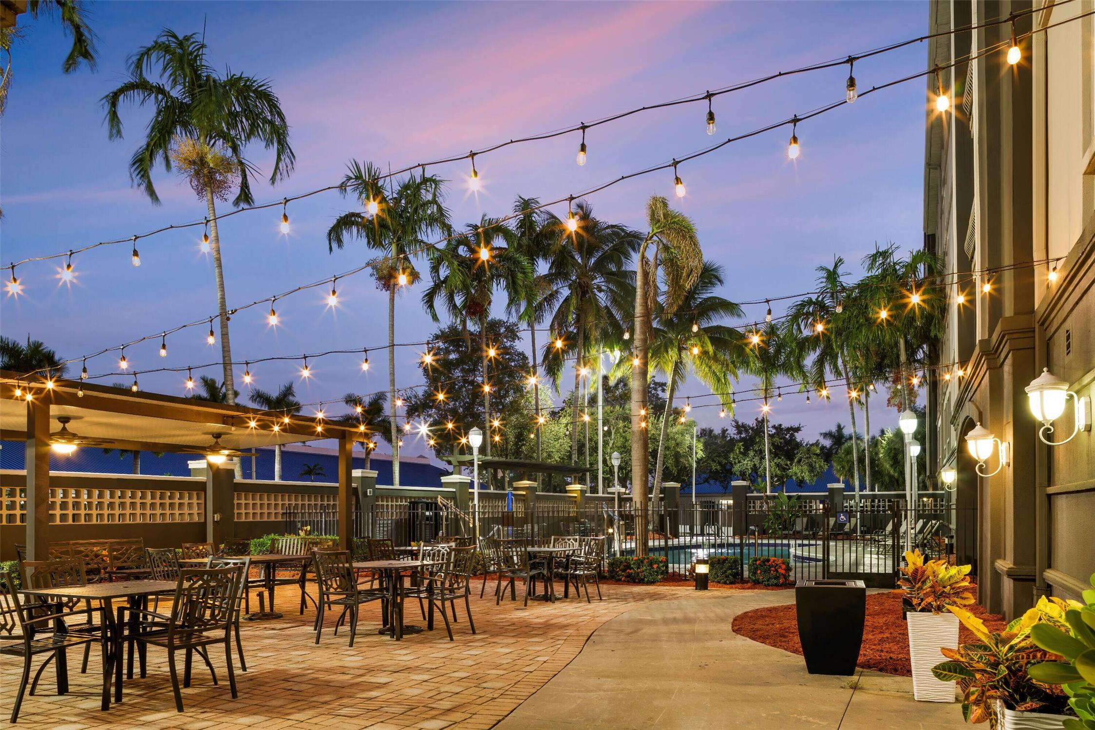 La Quinta Inn and Suites by Wyndham Miami Airport West 41/60