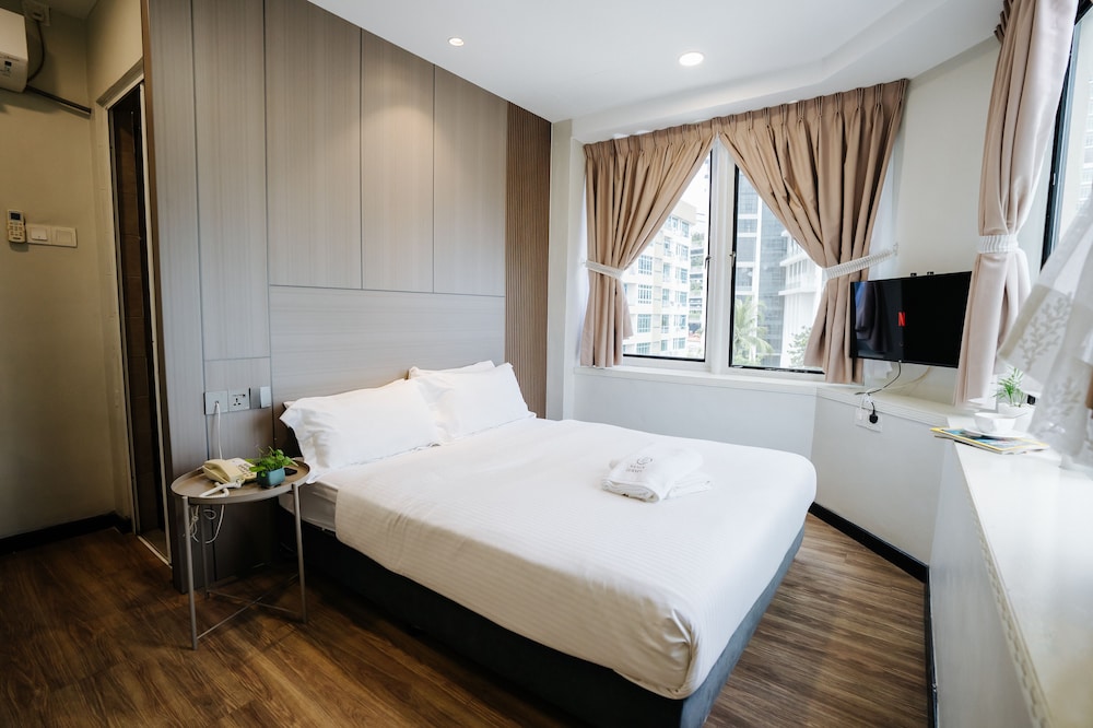 DELUXE, QUEEN BED